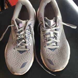 Women's Brooks Shoes